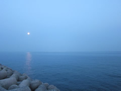夜明け前の貝塚人工島