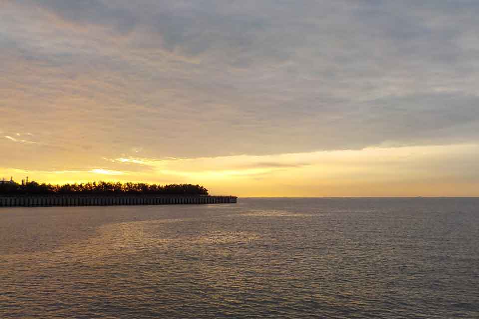 竿収めの夕暮れ