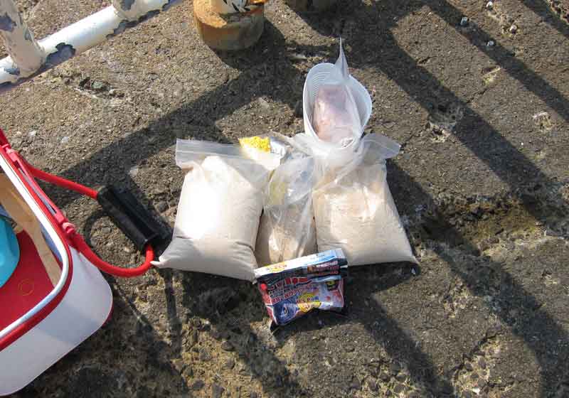 ヌカを濾した廃棄物を撒き餌に