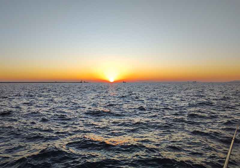 夕日が目に染みる