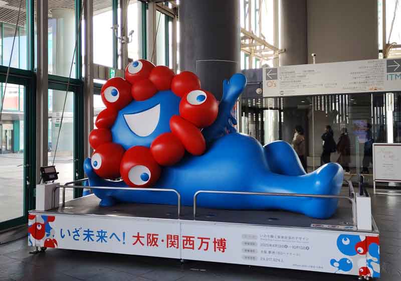 残業するミャクミャク